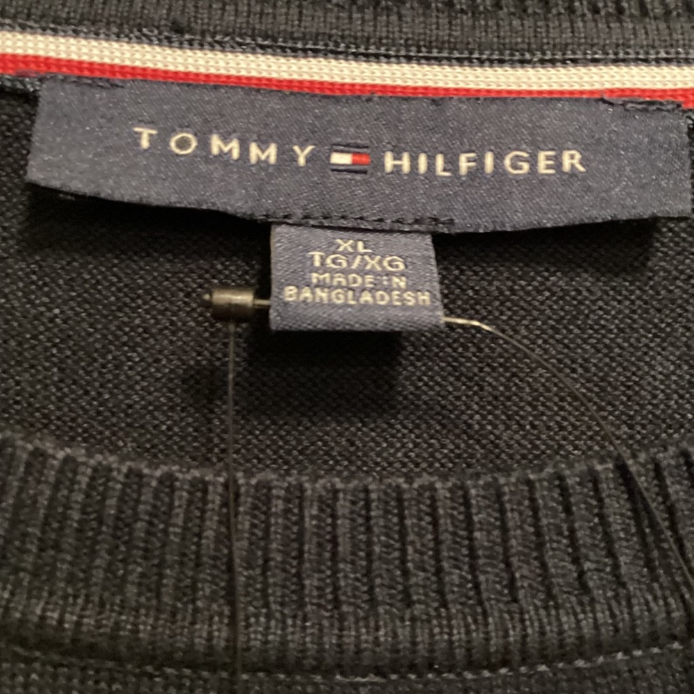 Tommy Hilfiger Women's Cotton Graphic Crewneck Sweater, size XL - Picture 3 of 7